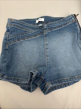 Forever 21 Women's Light Blue Denim High-Rise Shorts